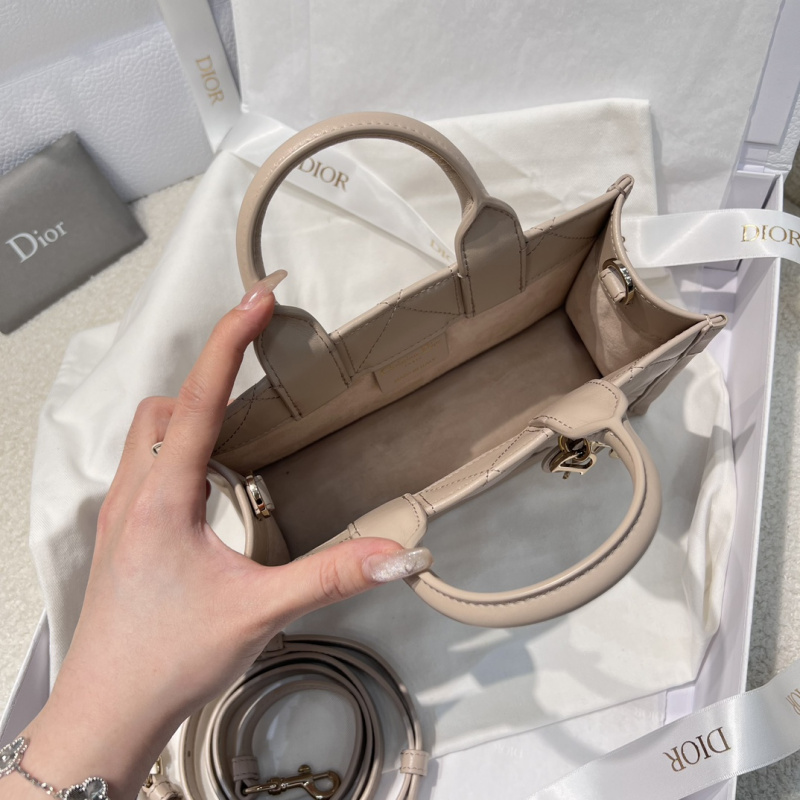 b378af33111a637756f88ac4ea245937_1764752793_664.jpg b378af33111a637756f88ac4ea245937_1764752793_664.jpg