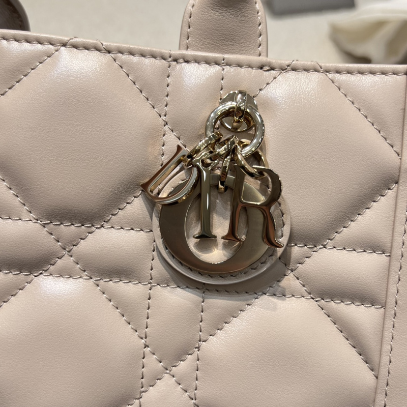 b378af33111a637756f88ac4ea245937_1764752794_7448.jpg b378af33111a637756f88ac4ea245937_1764752794_7448.jpg