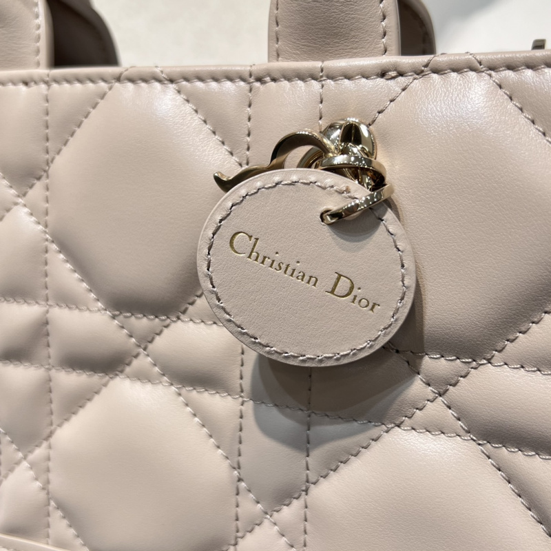 b378af33111a637756f88ac4ea245937_1764752797_9563.jpg b378af33111a637756f88ac4ea245937_1764752797_9563.jpg