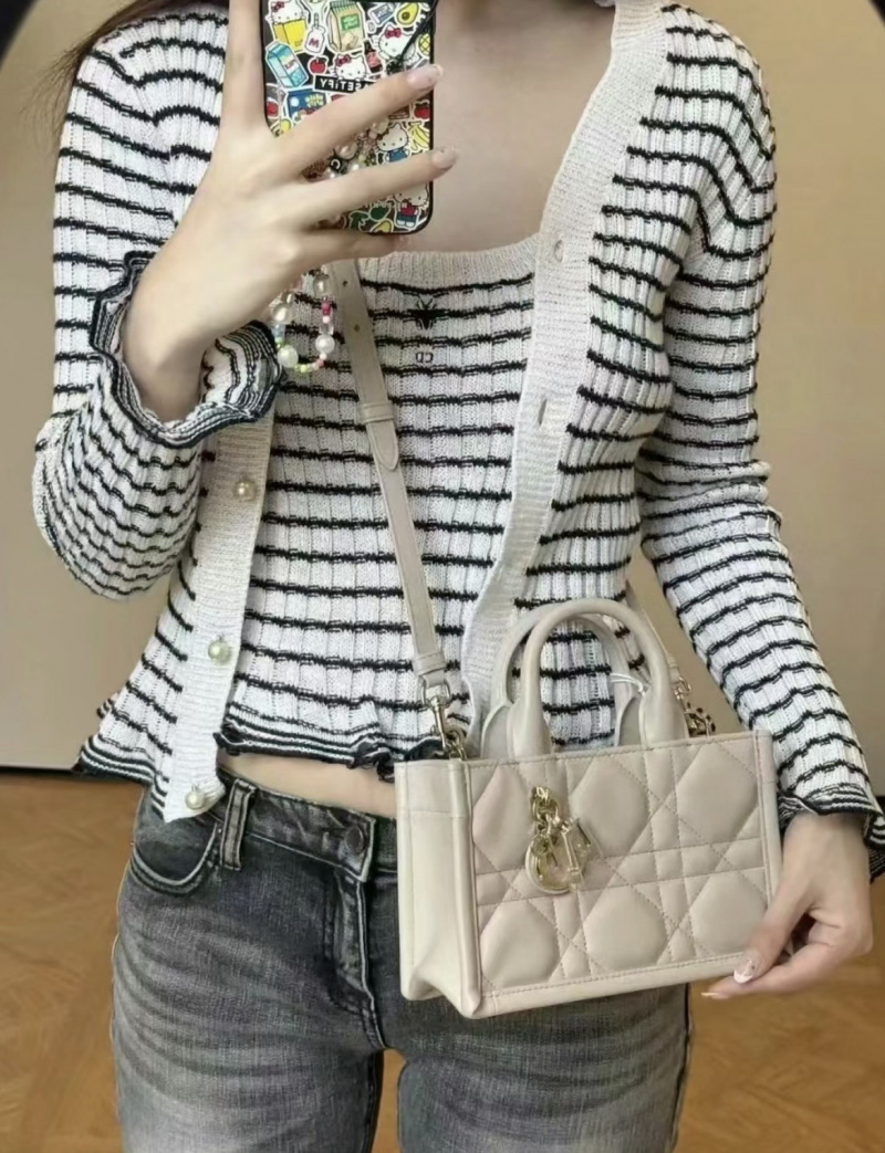 b378af33111a637756f88ac4ea245937_1764752798_3811.jpg b378af33111a637756f88ac4ea245937_1764752798_3811.jpg