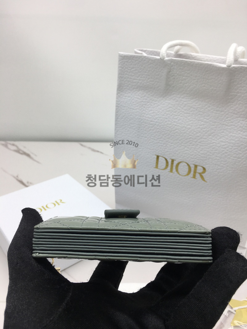 b5ac162f3bc4b7fa5cb0f4cef64bcb30_1765972596_5432.jpg b5ac162f3bc4b7fa5cb0f4cef64bcb30_1765972596_5432.jpg