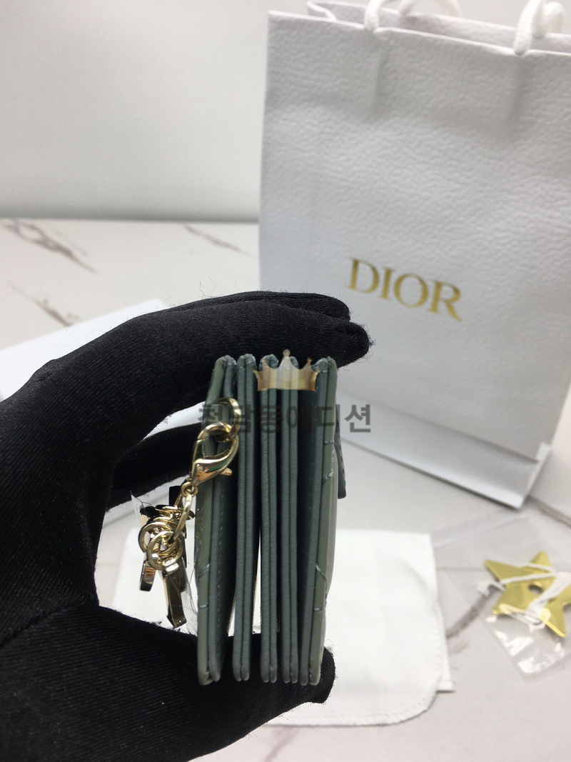 b5ac162f3bc4b7fa5cb0f4cef64bcb30_1765972600_6195.jpg b5ac162f3bc4b7fa5cb0f4cef64bcb30_1765972600_6195.jpg