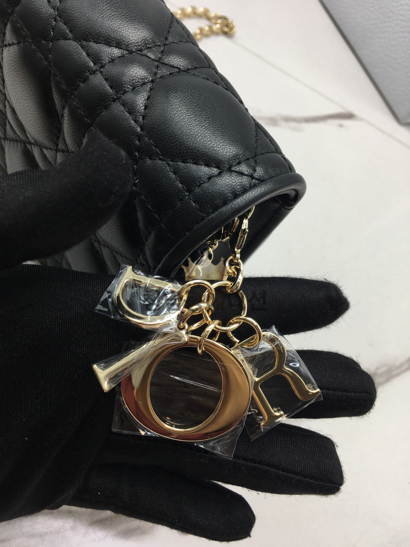 b5ac162f3bc4b7fa5cb0f4cef64bcb30_1765977619_9689.jpg b5ac162f3bc4b7fa5cb0f4cef64bcb30_1765977619_9689.jpg