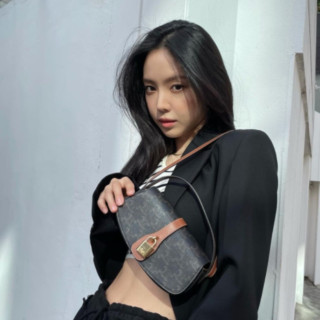 셀린느 트리오페 클러치 온 스트랩 타부백 (하이엔드급)