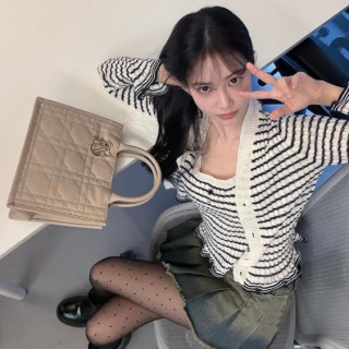디올 까나쥬 퀼팅 북토트백 스몰 (숄더 스트랩 ver.) 정품급