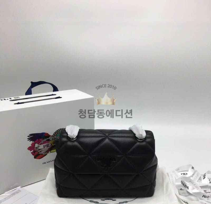 프라다 스펙트럼 숄더백 정품급