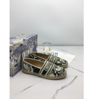 디올 로고자수 에스파듀