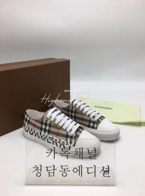 버버리 체크 로고 스니커즈 (남녀공용)