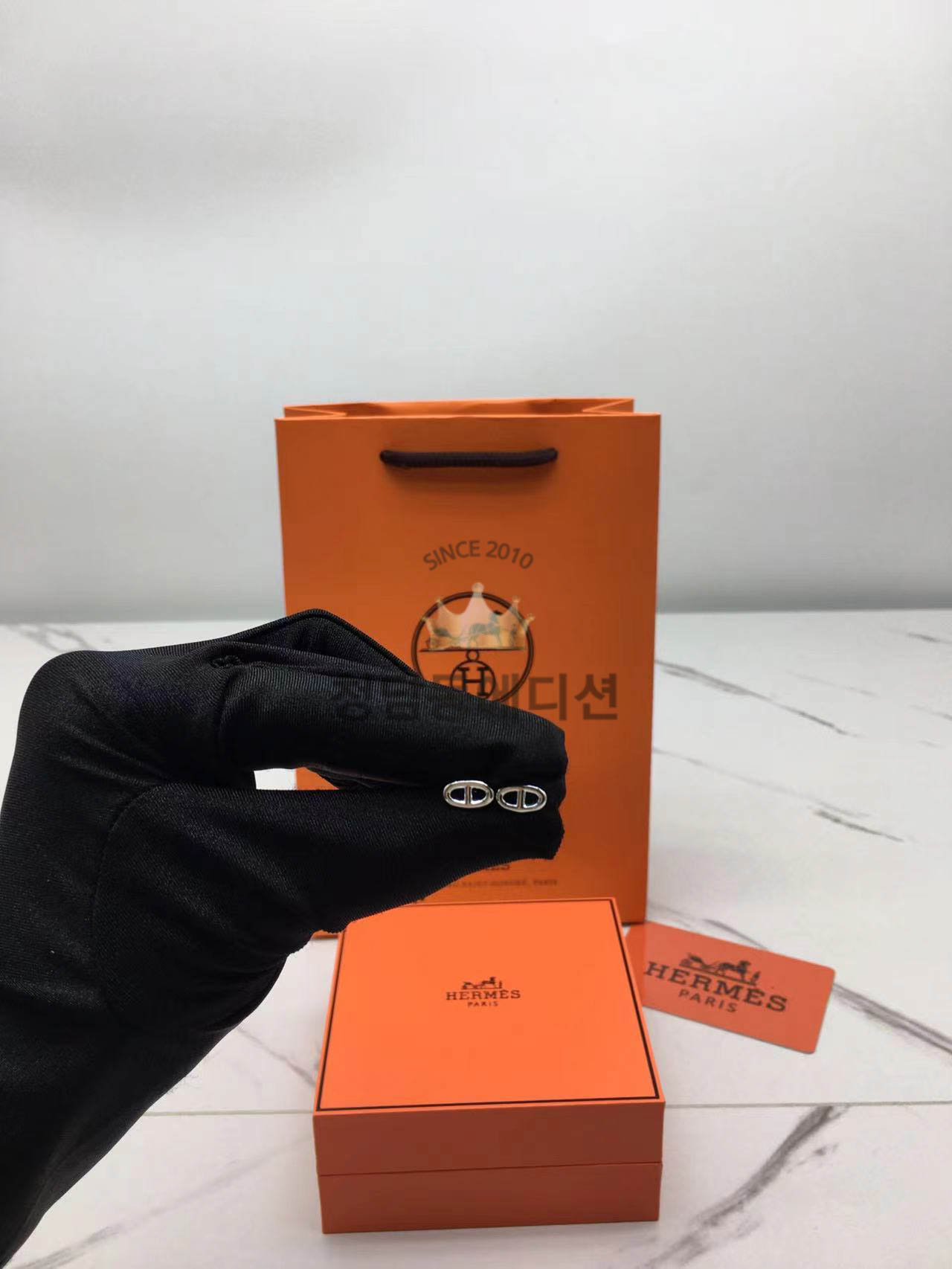 에르메스 샹달 귀걸이 (컬러 골드, 화이트골드) (V-gold소재)