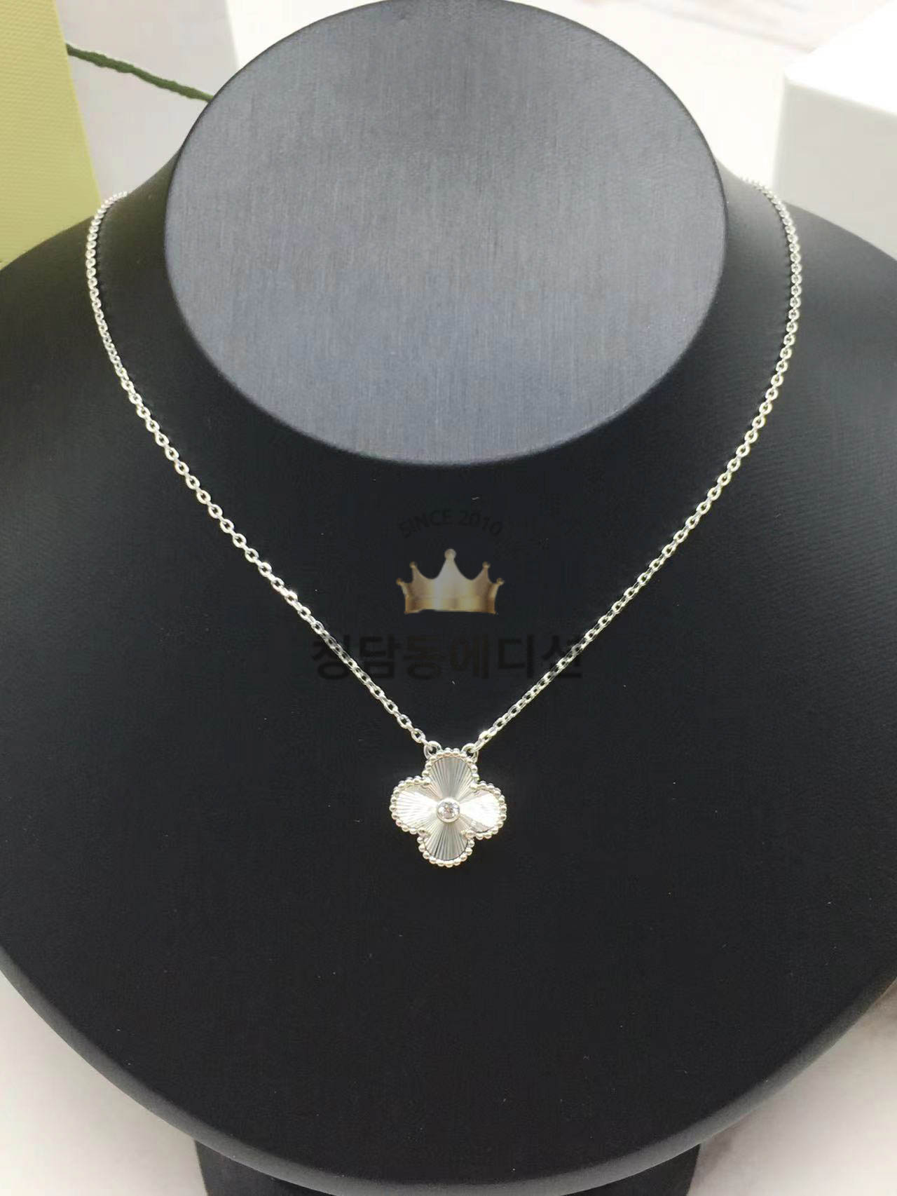 반클리프 기요세 목걸이 빈티지 (V-gold소재) (큐빅)