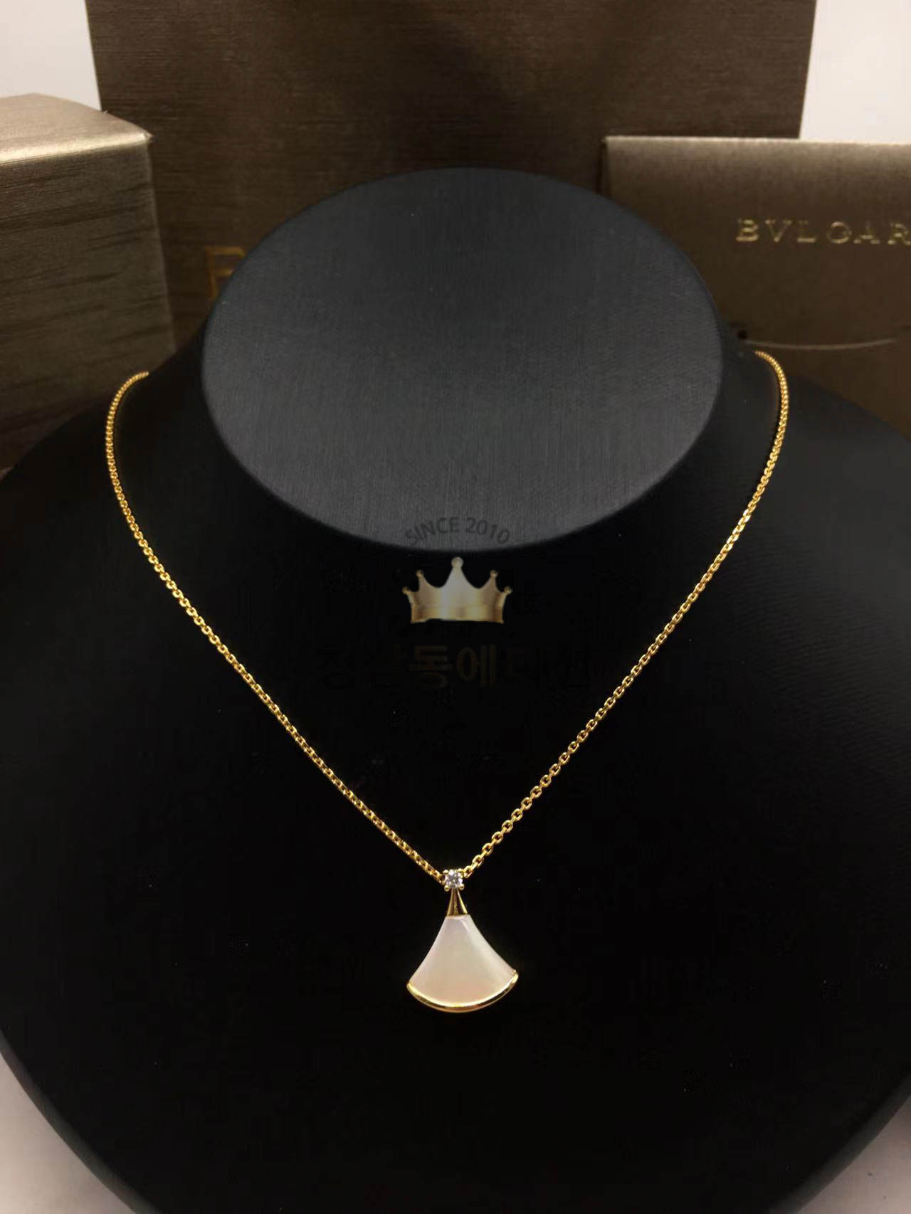 불가리 디바스 드림목걸이 (컬러 레드, 화이트)