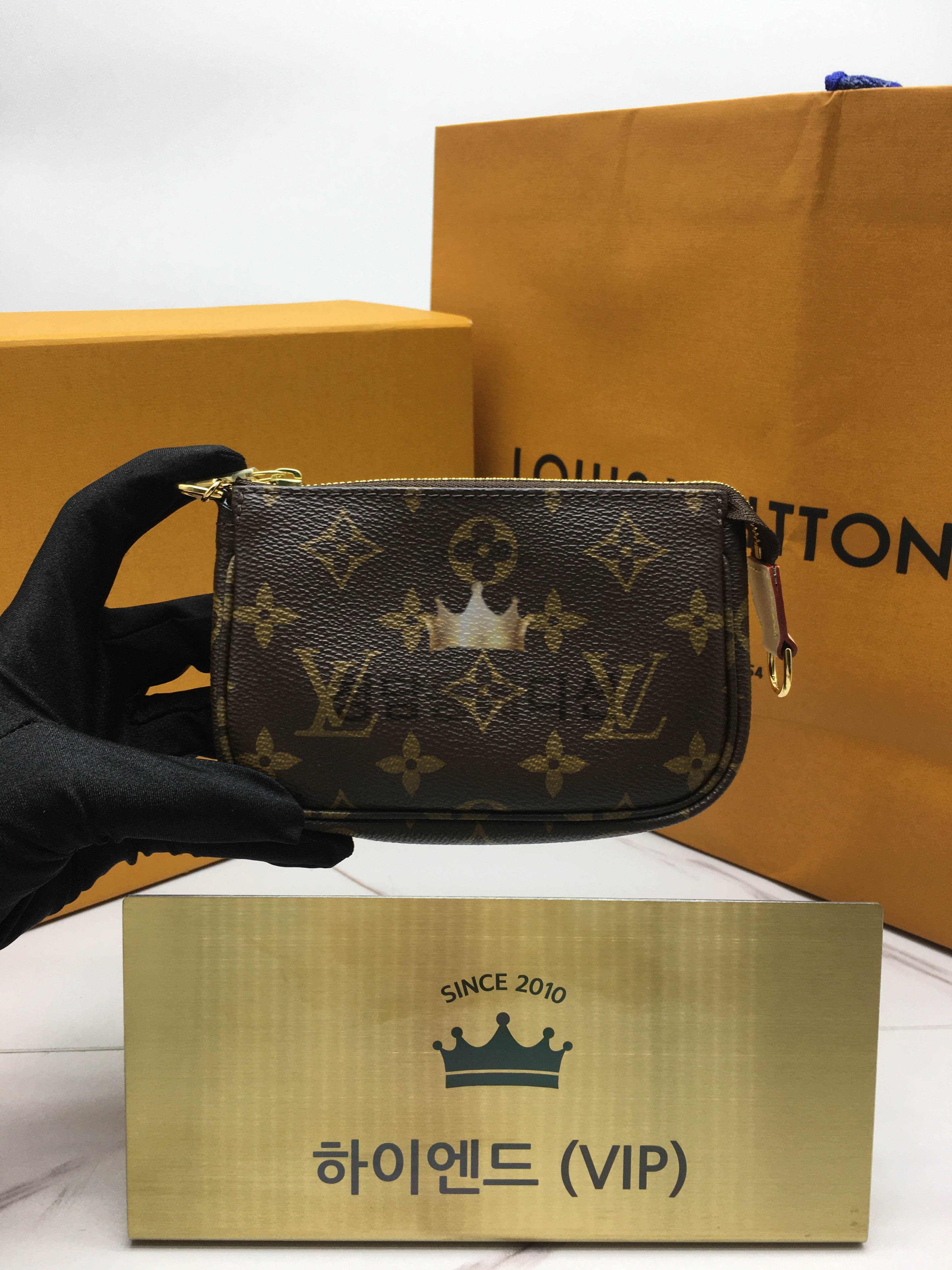 루이비통 미니 포쉐트 악세수아 M58009