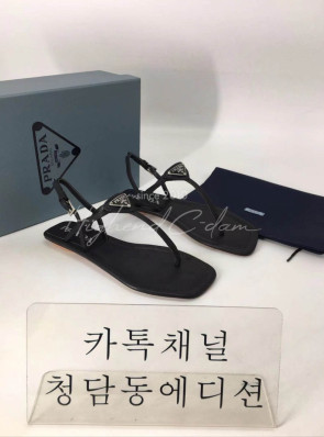 프라다 쪼리 슬리퍼 (블랙,화이트 2COLOR)