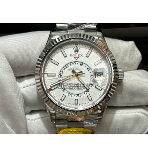 로렉스 스카이웰러 실버다이얼