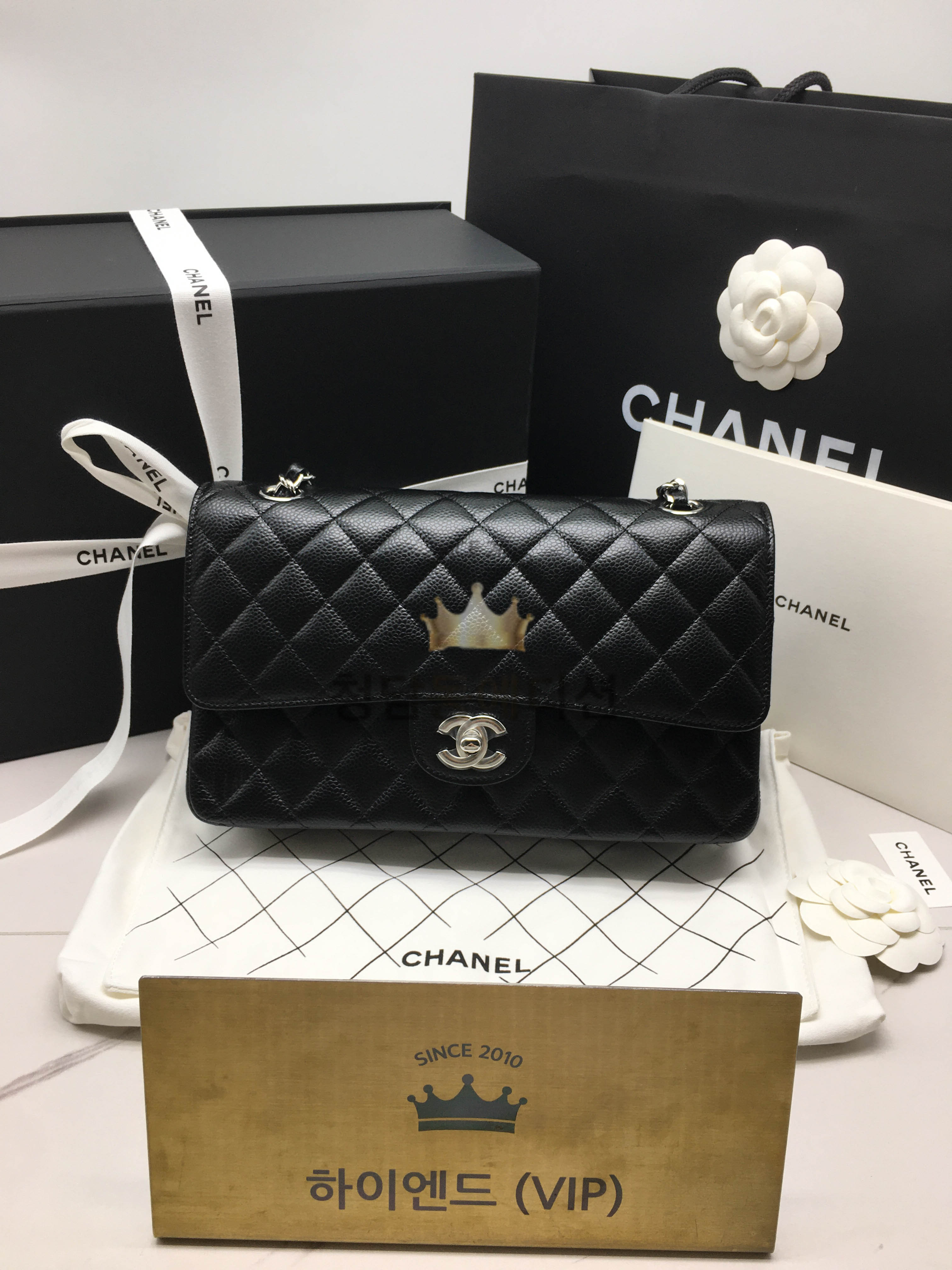 샤넬 클래식 캐비어 / 램스킨 미디움 25.5cm 은장 (하이엔드급)