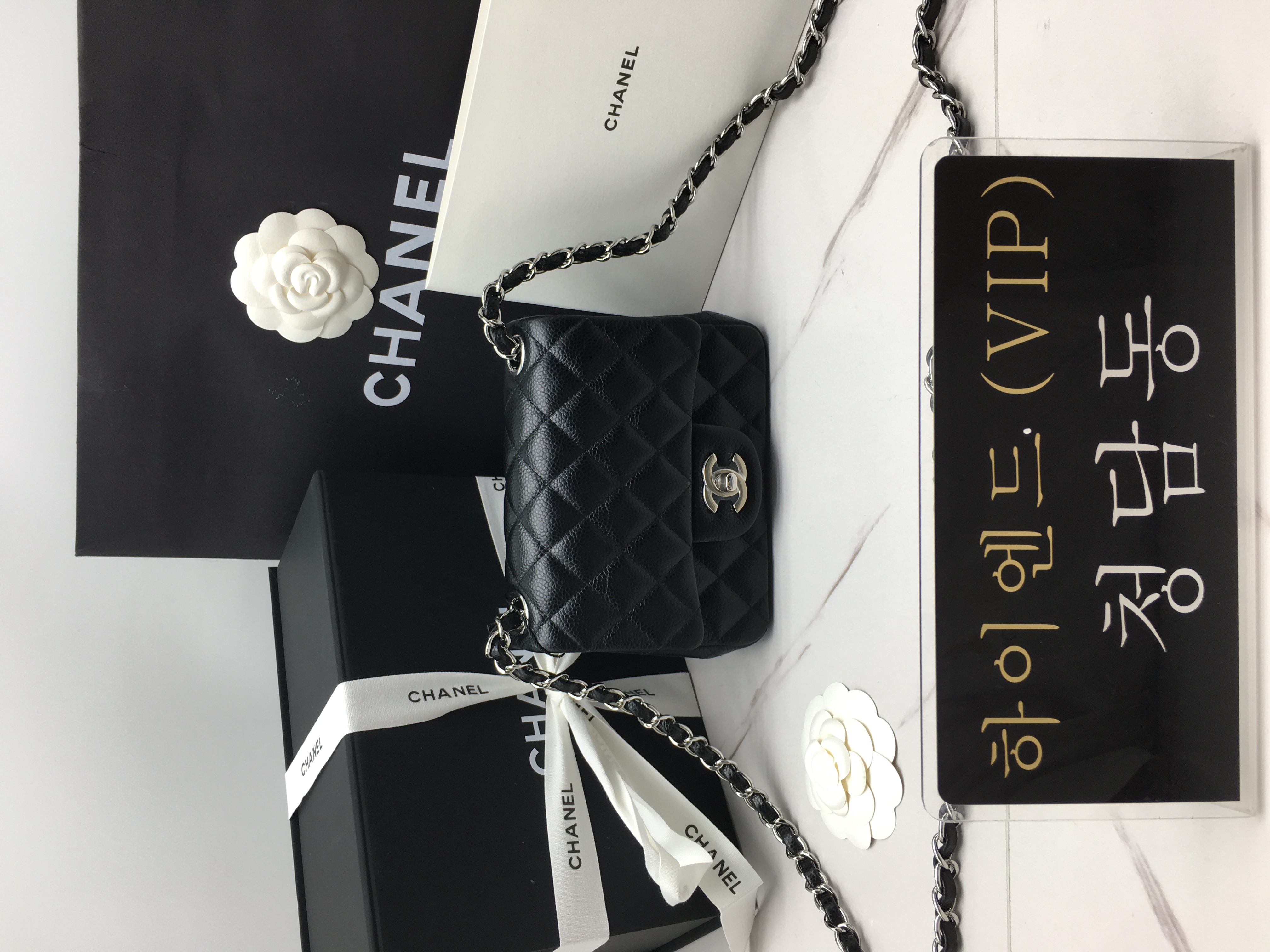 샤넬 클래식 캐비어 플랩백 미니 은장 (하이엔드급)