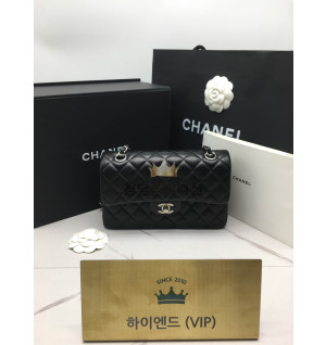 샤넬 클래식 램스킨 플랩백 스몰 23cm 은장 (하이엔드급)