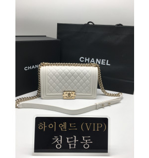 샤넬 캐비어 보이백 미디움 (하이엔드급)