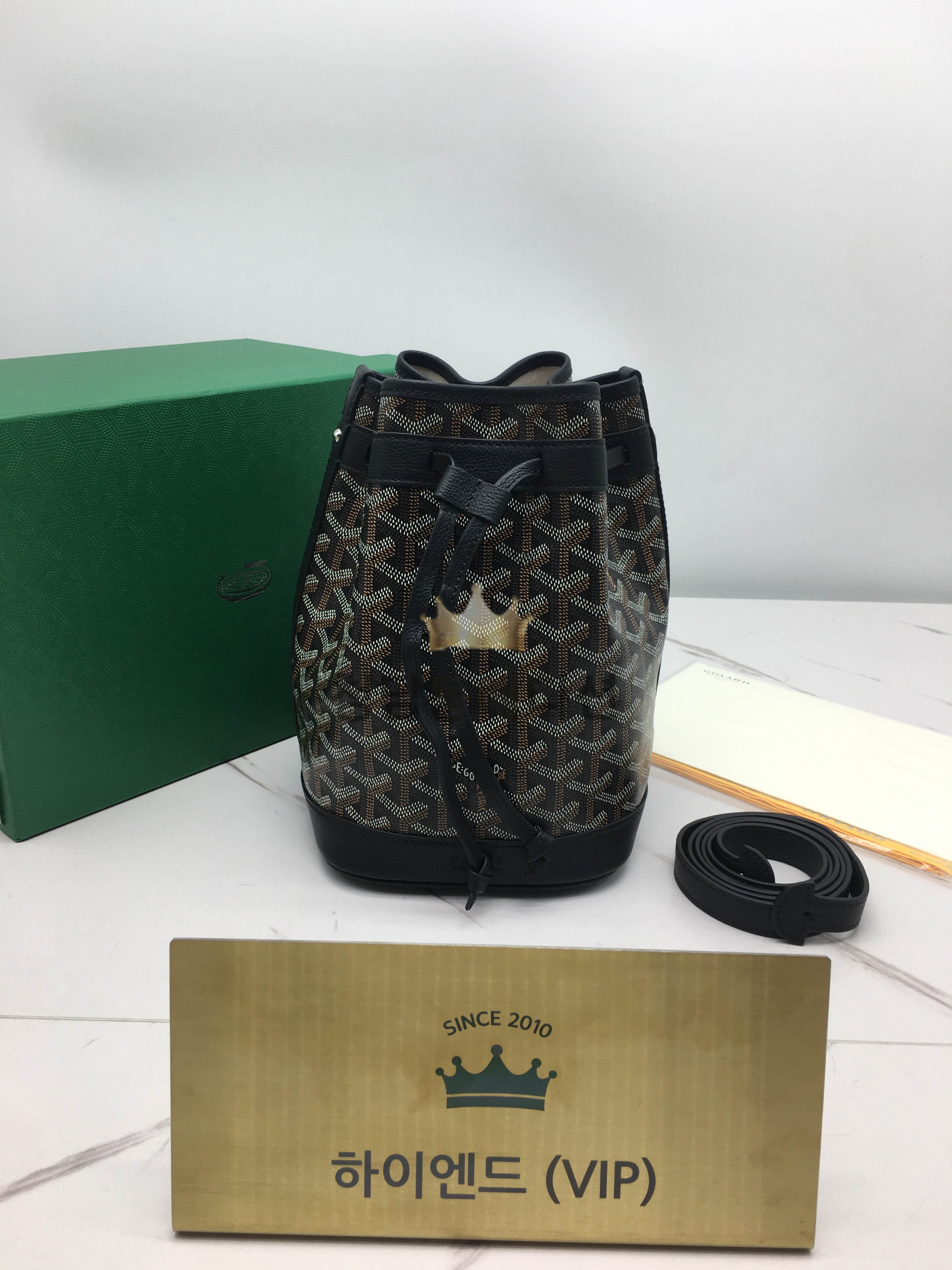 고야드 쁘띠플로 버킷백 (컬러 블랙)