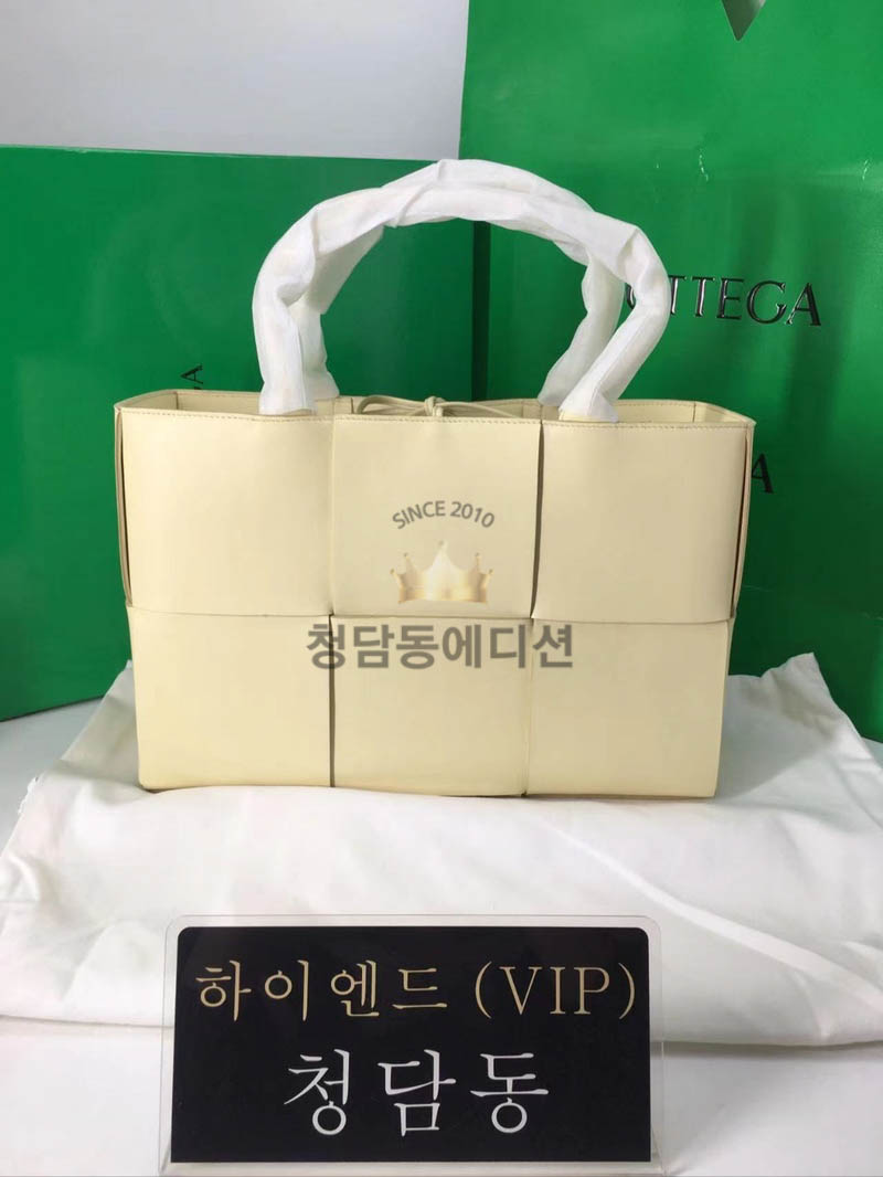보테가베네타 아르코 토트백 미디움
