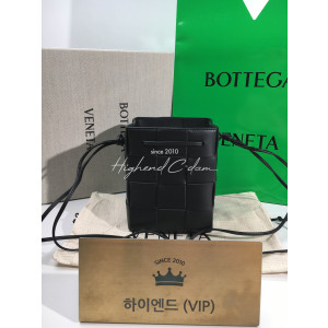 보테가베네타 카세트 버킷백 (하이엔드급)