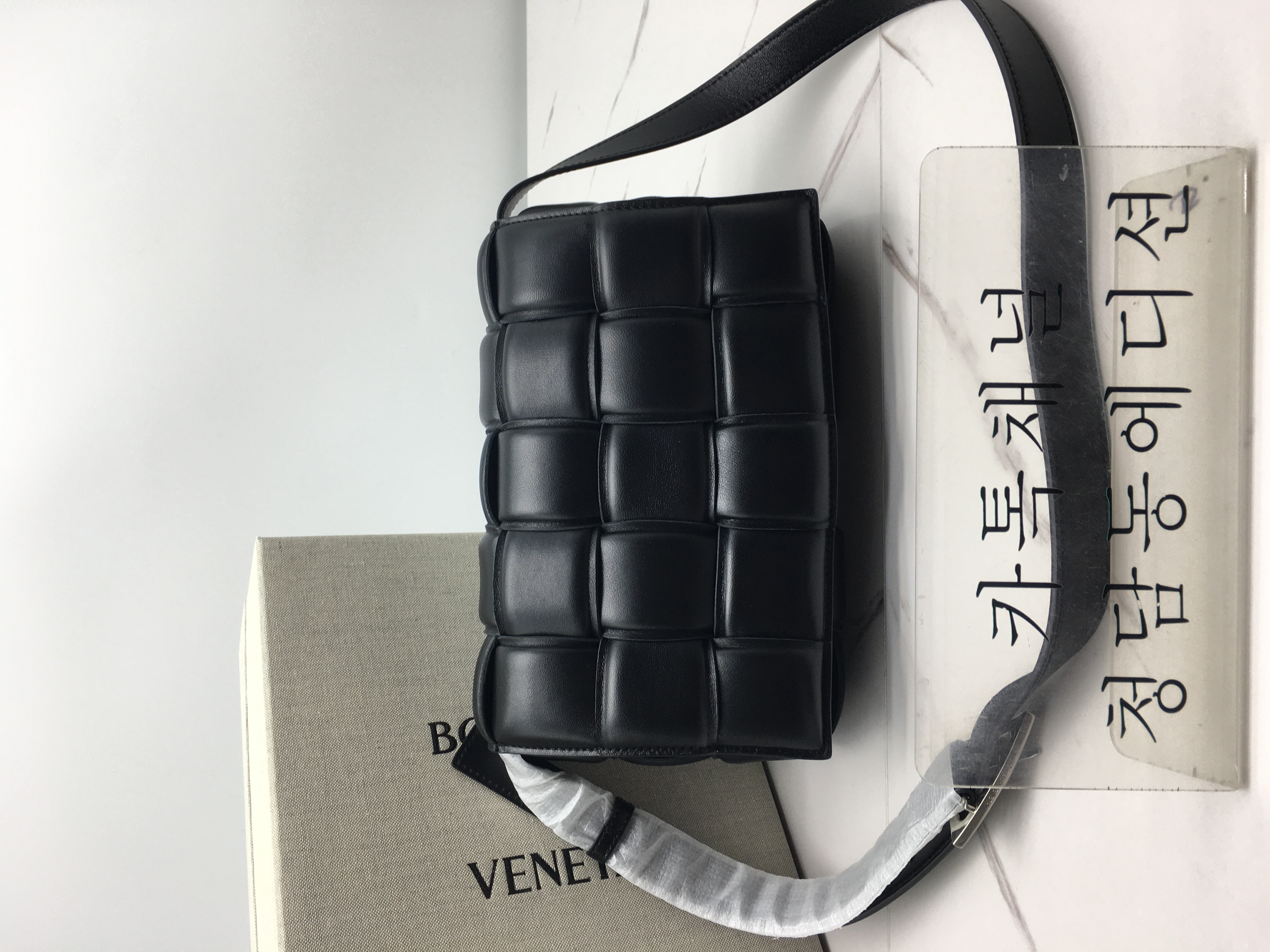 보테가베네타 카세트백 (삼각 트라이앵글 메탈)