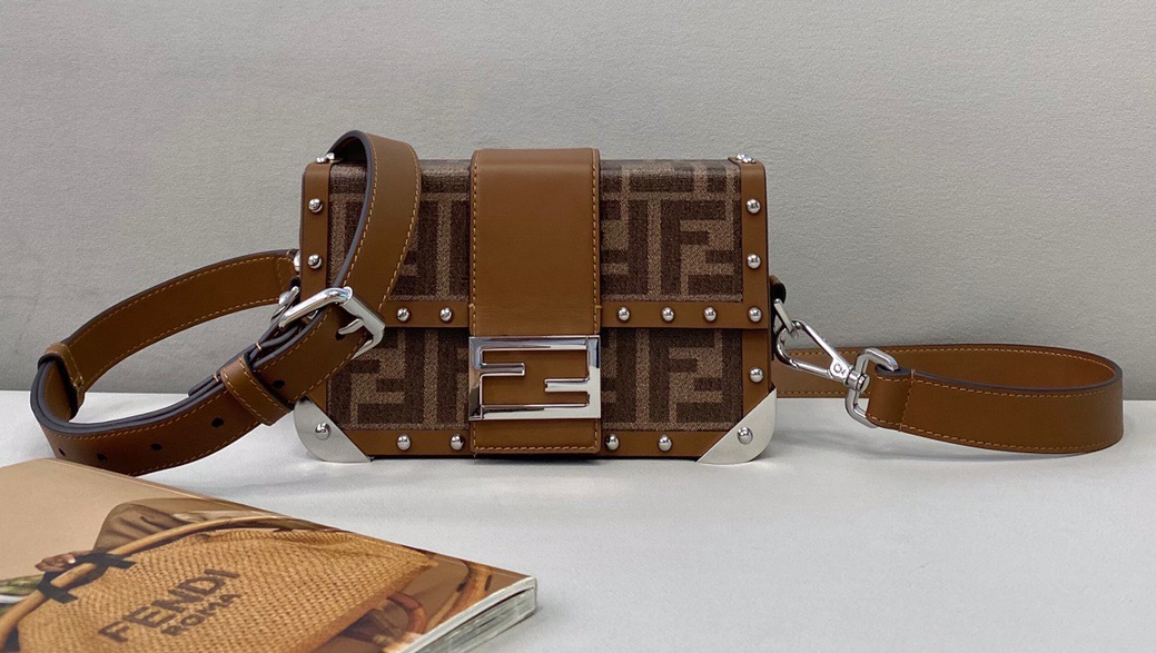 펜디 바게트 트렁크 미니 