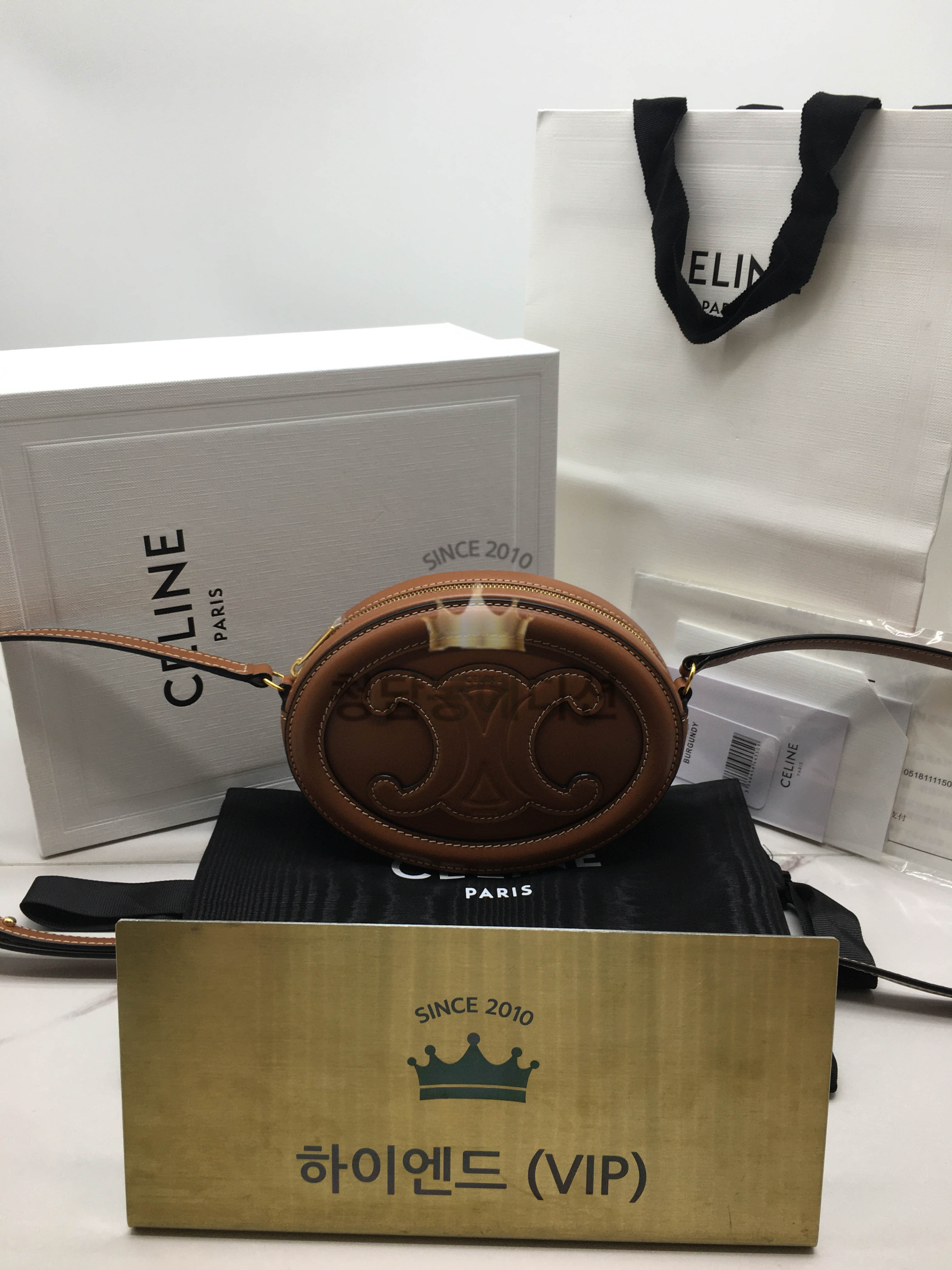 셀린느 크로스바디 오벌 펄스 퀴르 트리오페 미니백 (하이엔드급)