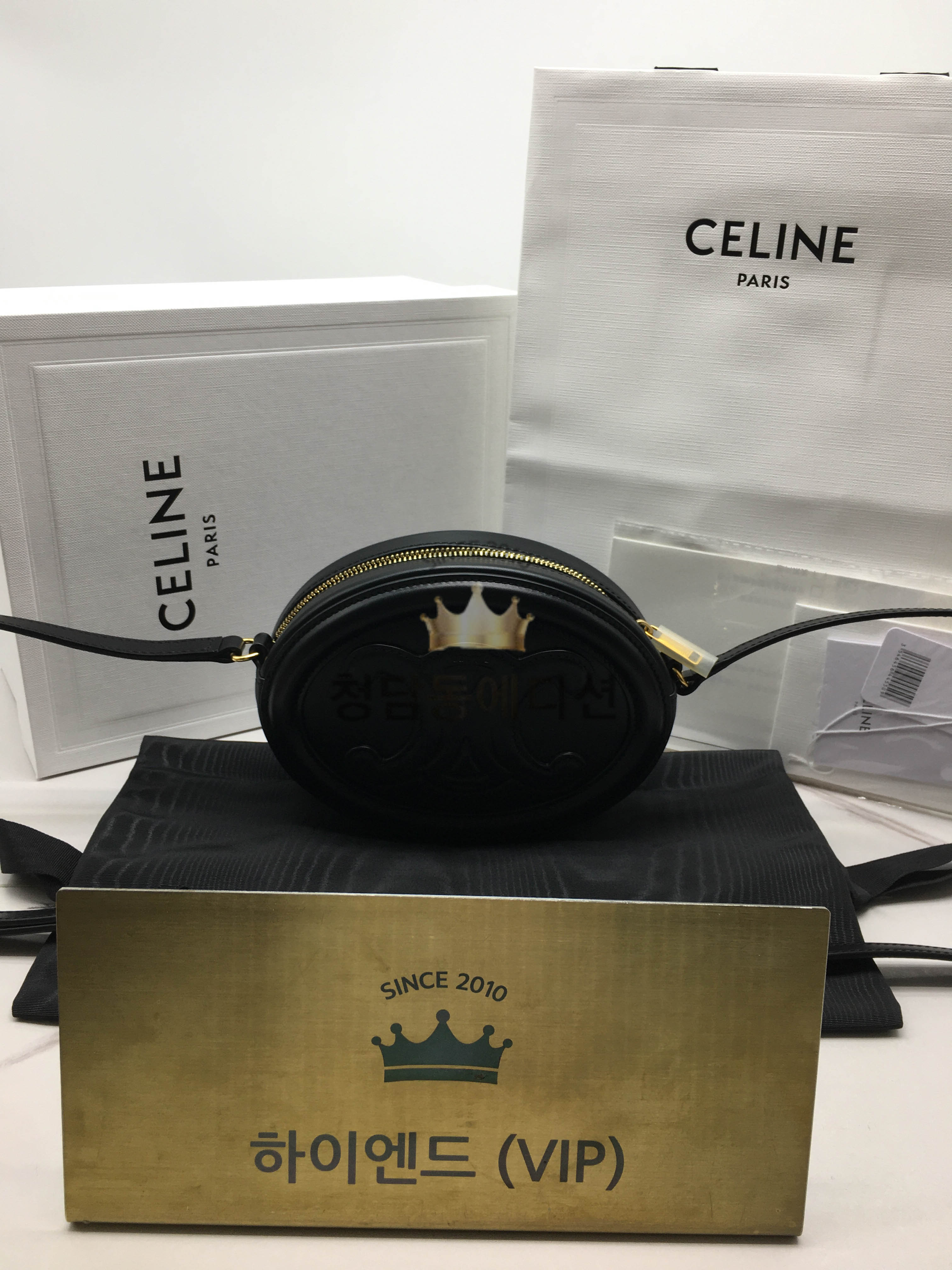 셀린느 크로스바디 오벌 펄스 튀르 트리오페 미니백 (하이엔드급)