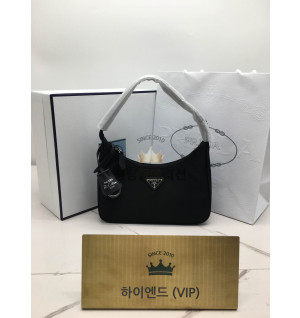 프라다 리에디션 나일론 호보백 2000 (하이엔드급)