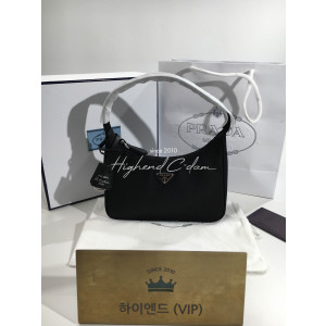 프라다 리에디션 나일론 호보백 2000 (하이엔드급)