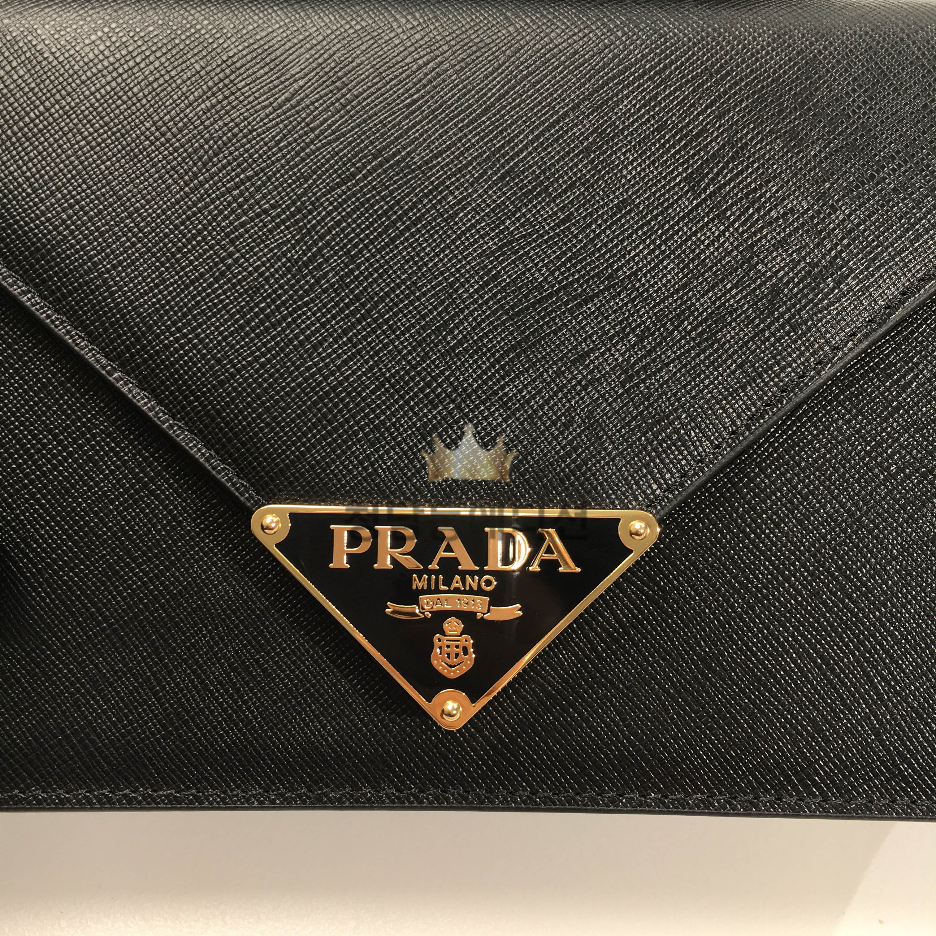 프라다 사피아노 레더 숄더백 (하이엔드급)