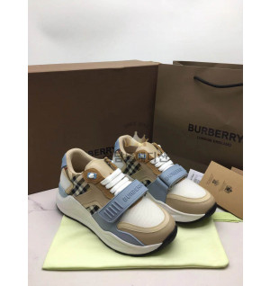 버버리 여성 스니커즈