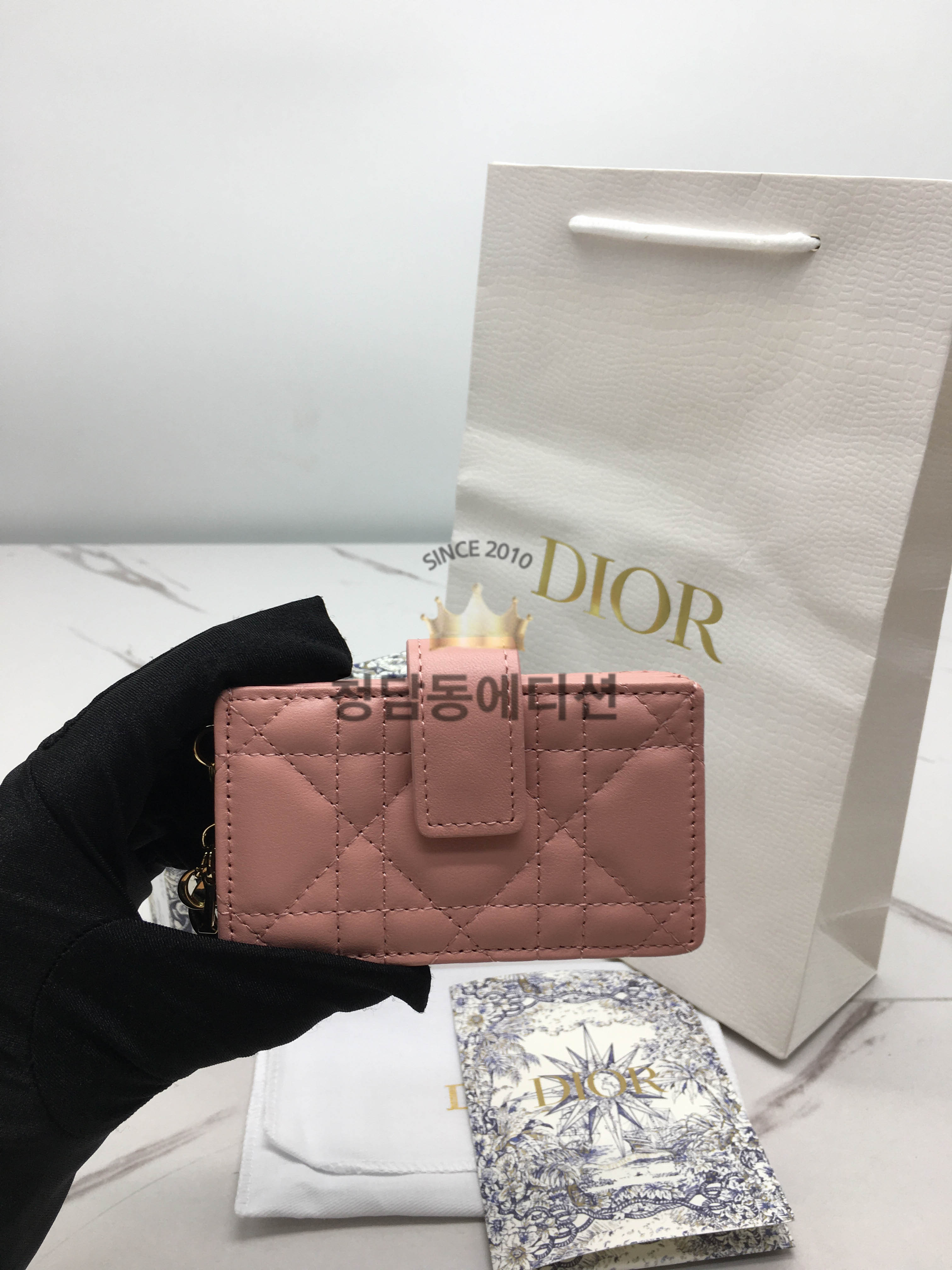 디올 까나쥬 램스킨 아코디언 카드지갑