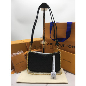 루이비통 이지 파우치 온 스트랩 M80349