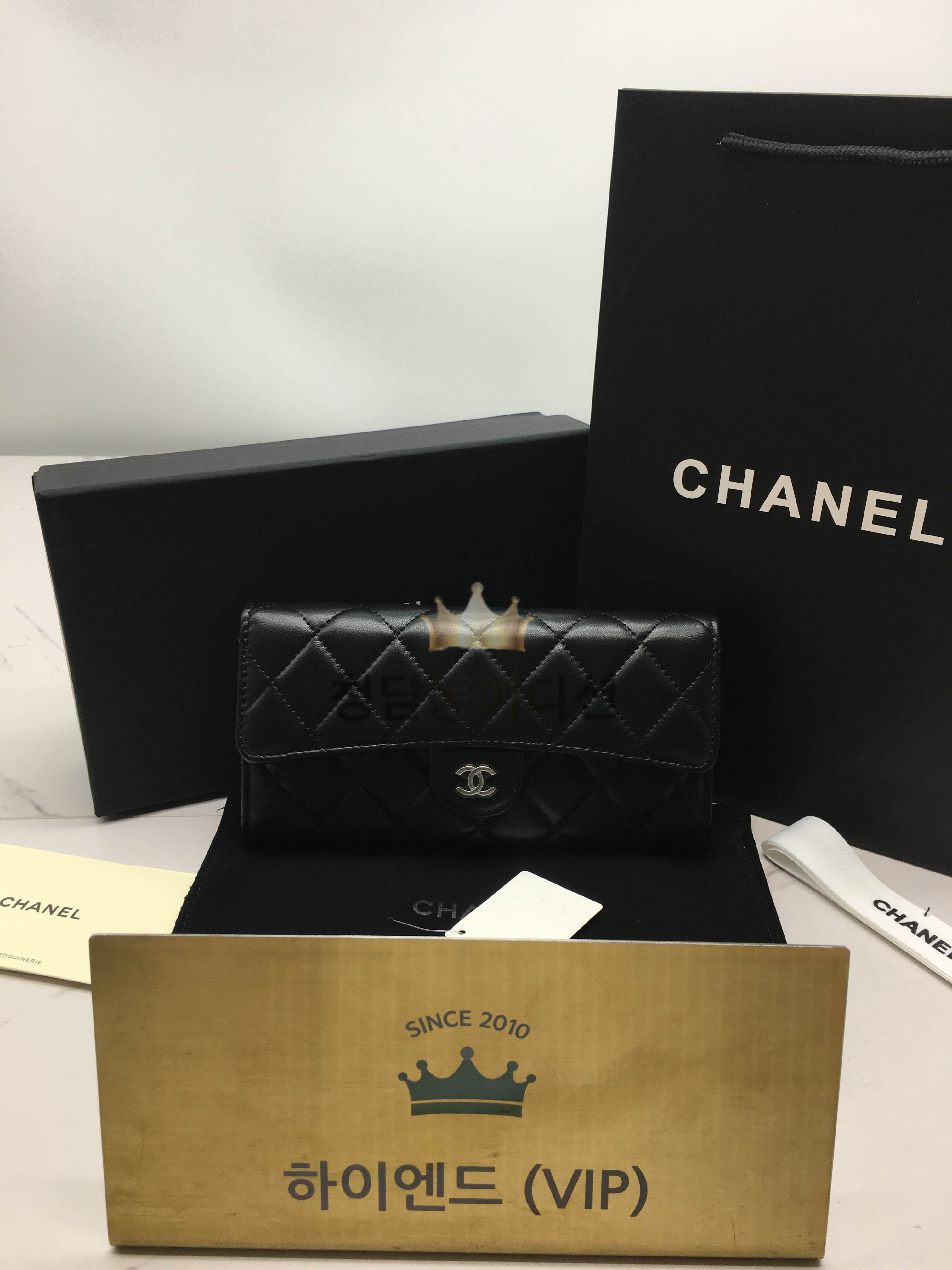 샤넬 클래식 램스킨 플랩 장지갑 은장