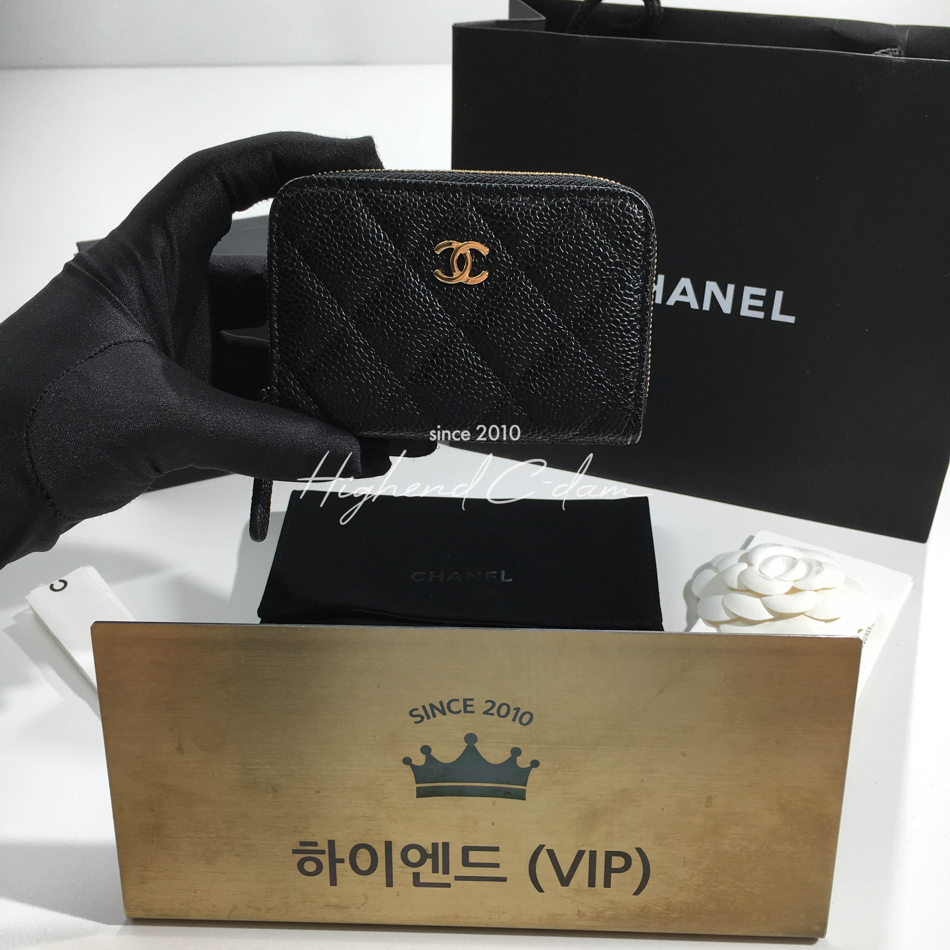 샤넬 클래식 캐비어 지퍼 카드지갑 금장
