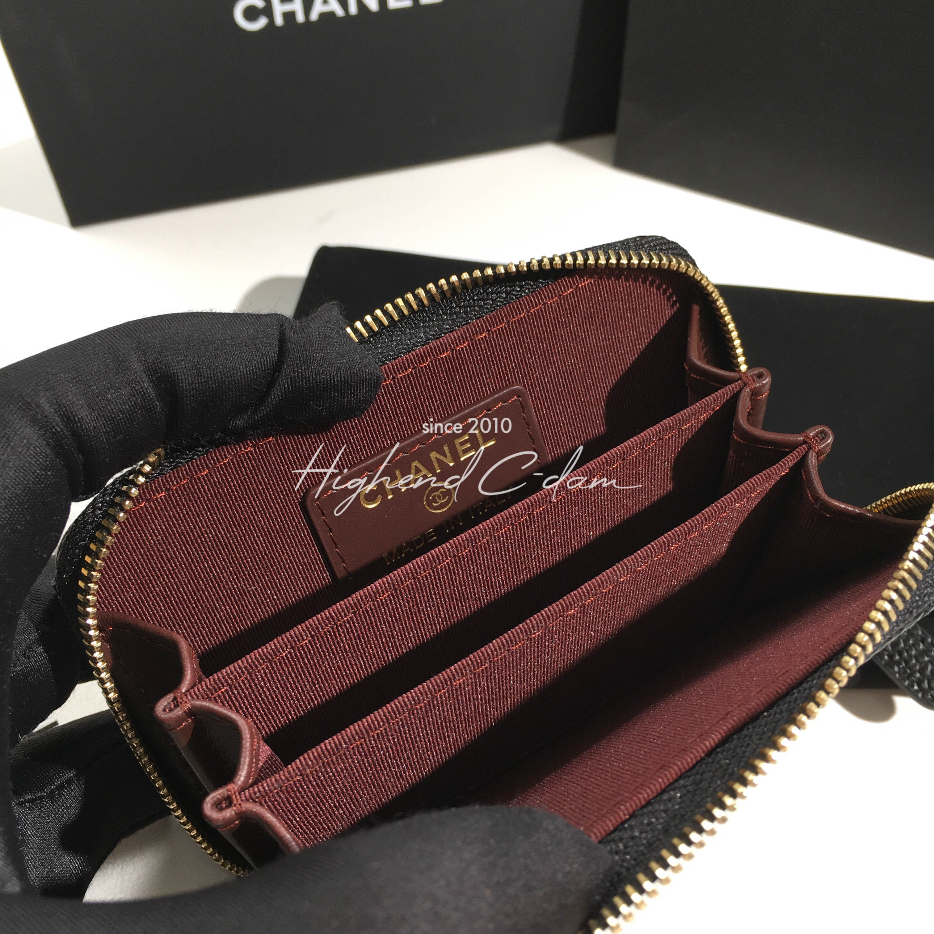 샤넬 클래식 캐비어 지퍼 카드지갑 금장