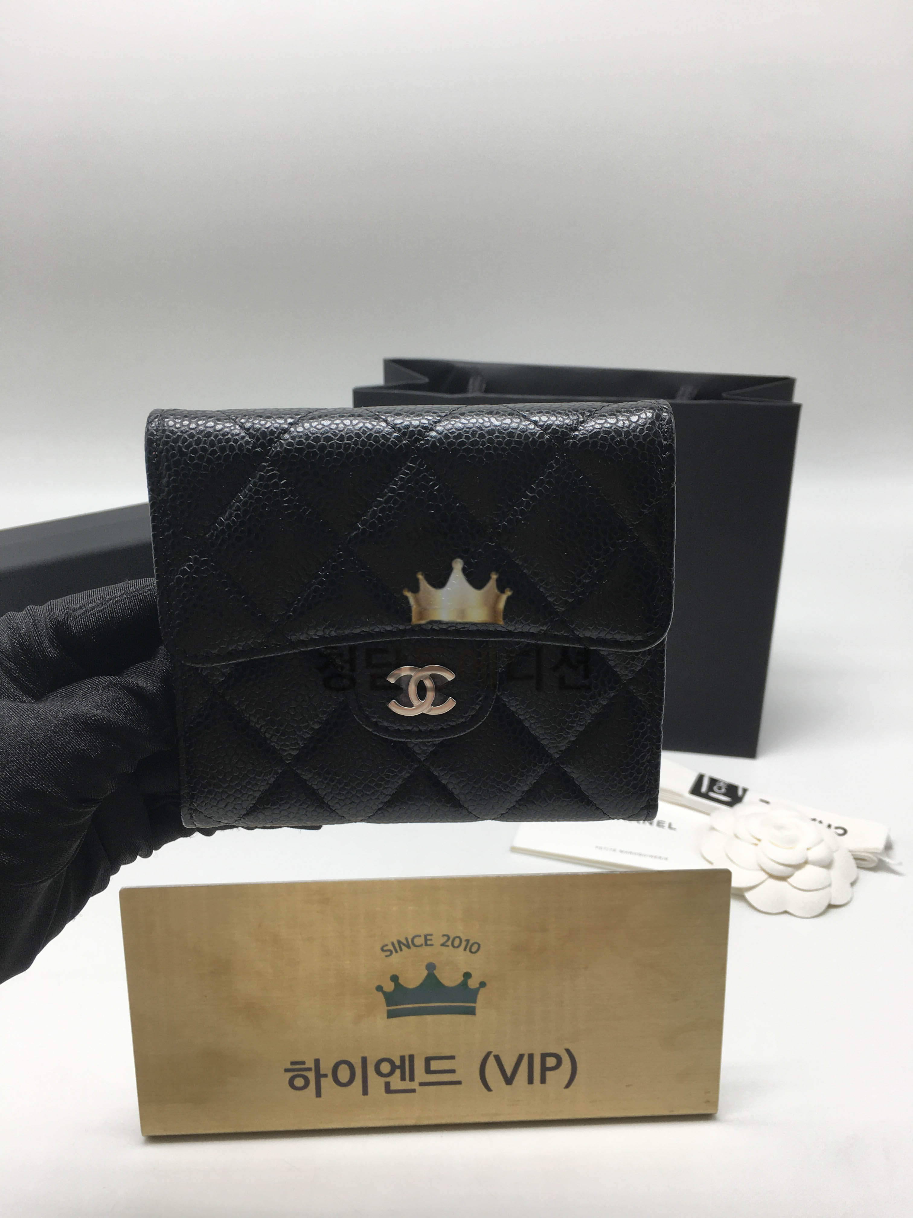 샤넬 클래식 캐비어 플랩 지갑 은장