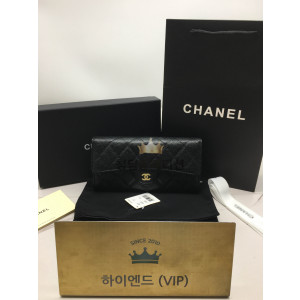 샤넬 클래식 캐비어스킨 플랩 장지갑 (금장)