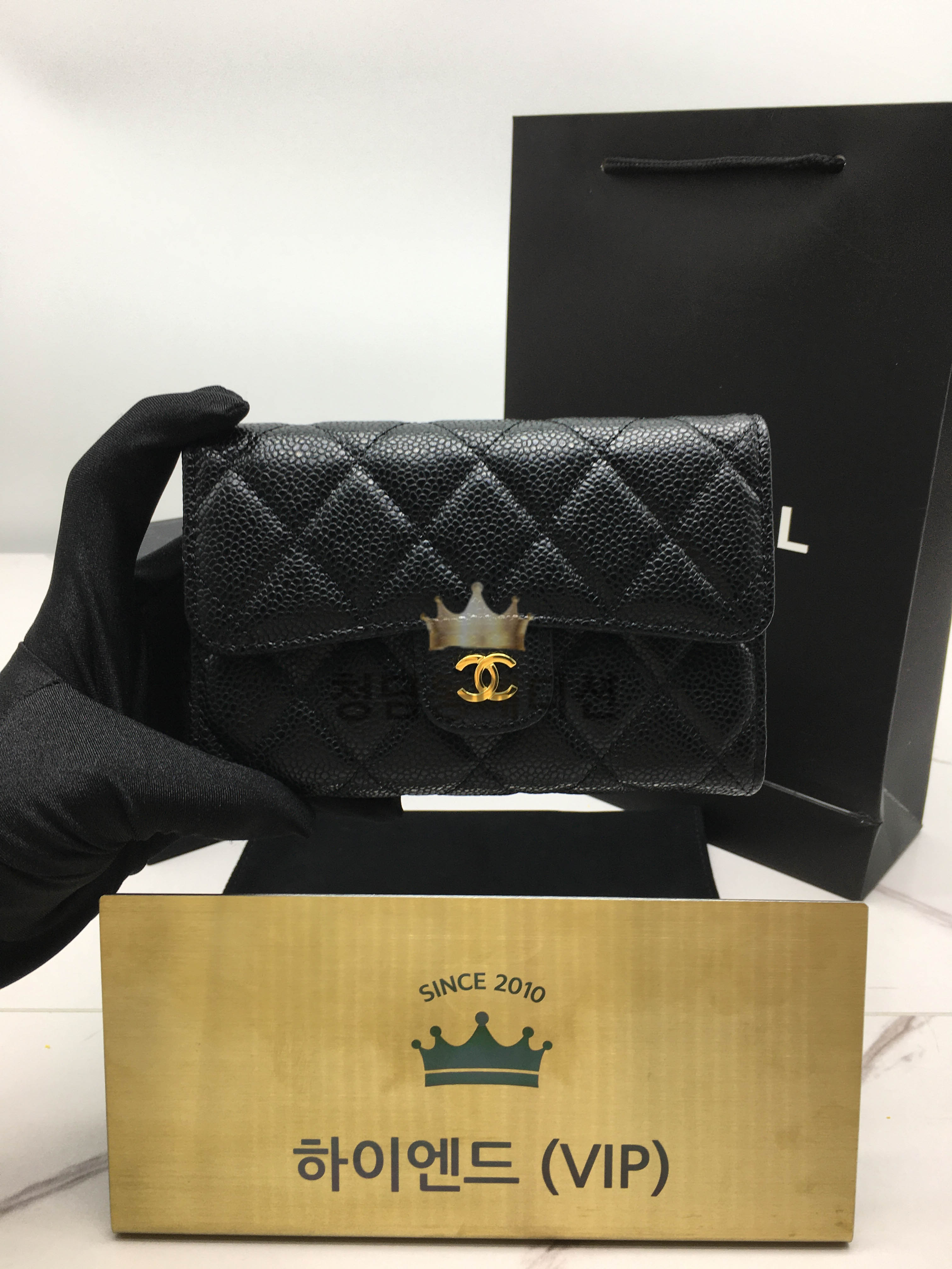 샤넬 클래식 캐비어스킨 플랩 중지갑 금장