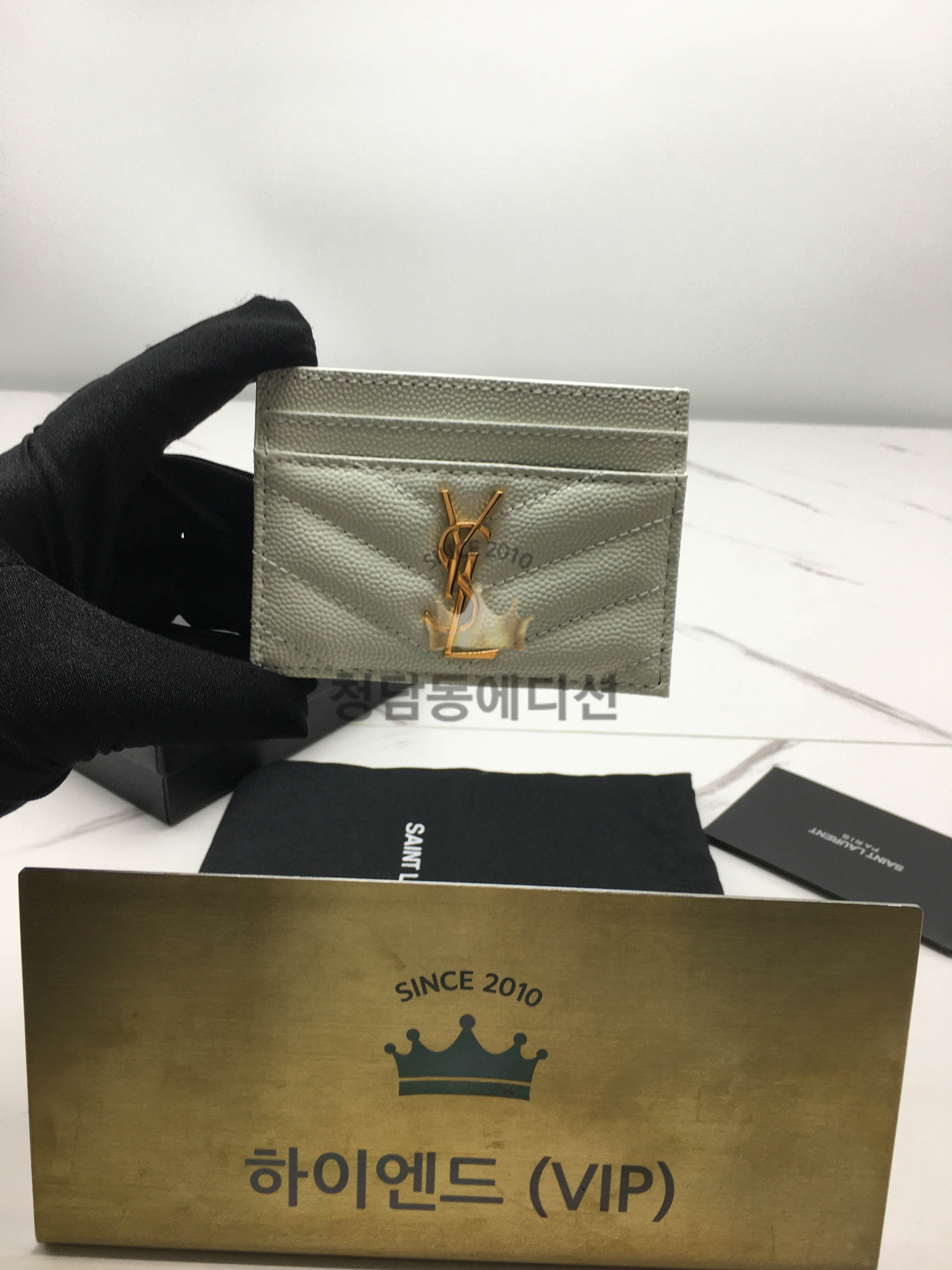 생로랑 모노그램 퀼팅 카드홀더 423291