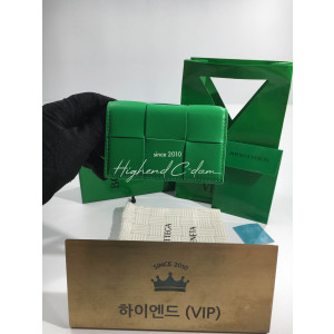 보테가베네타 맥시 인트레치아토 플랩 카드케이스
