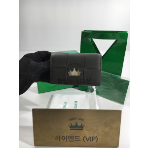 보테가베네타 맥시 인트레치아토 플랩 카드케이스 (컬러 그레이)