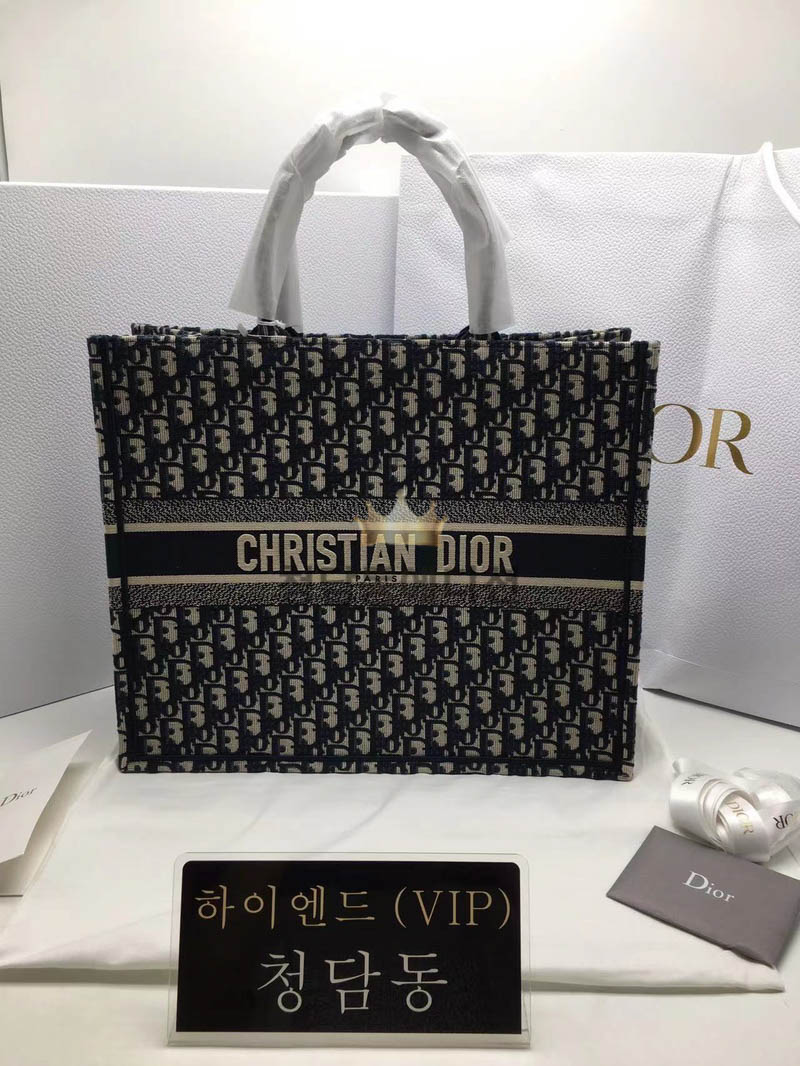 디올 북토트백 라지
