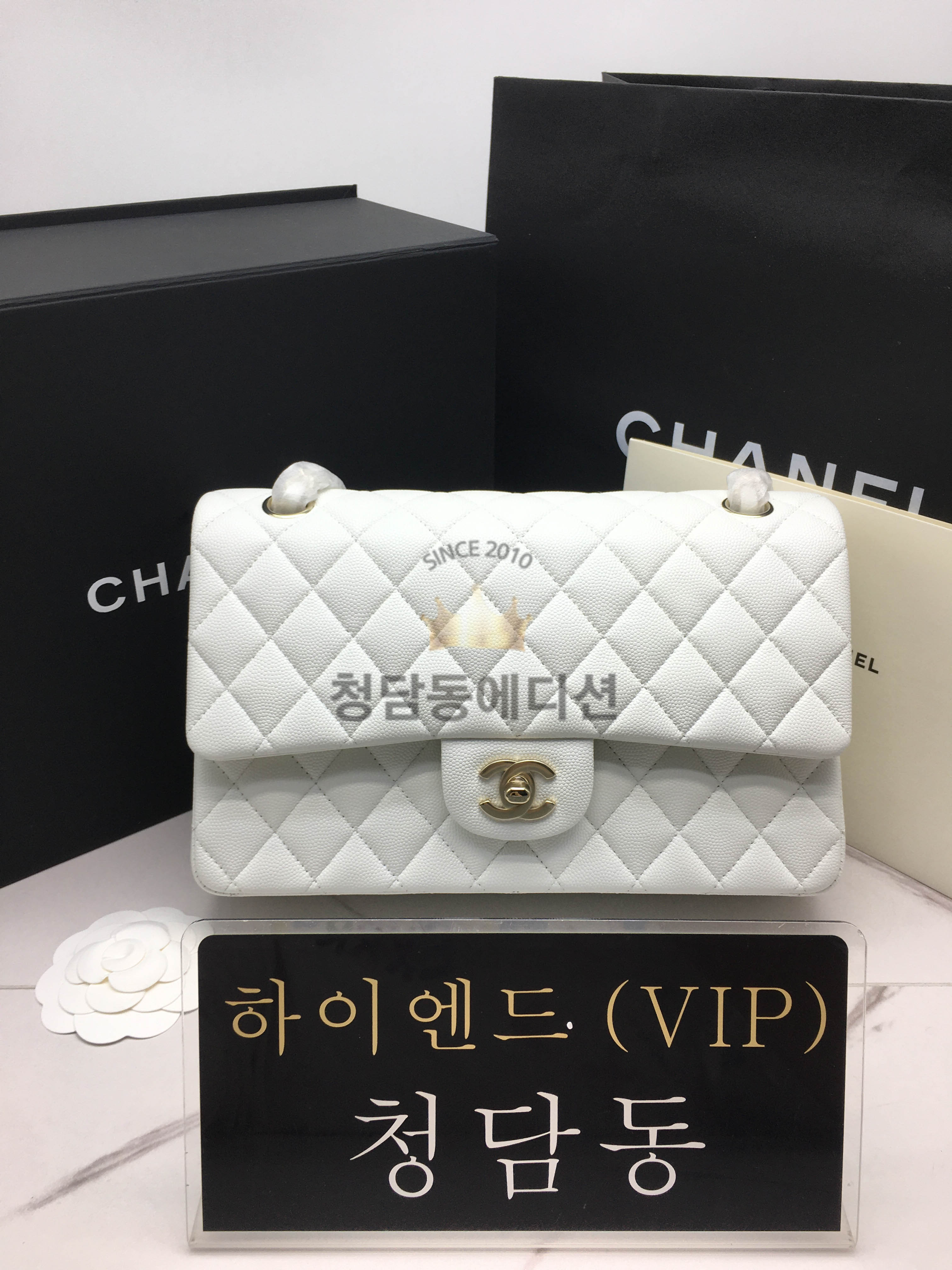 샤넬 클래식백 작은 캐비어스킨 라이트골드 미디움 25.5cm