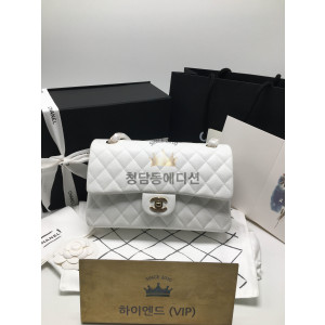 샤넬 클래식백 작은 캐비어스킨 라이트골드 미디움 25.5cm (인스티칭)