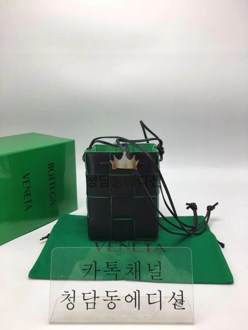 보테가베네타 카세트 버킷백 (하이엔드급)
