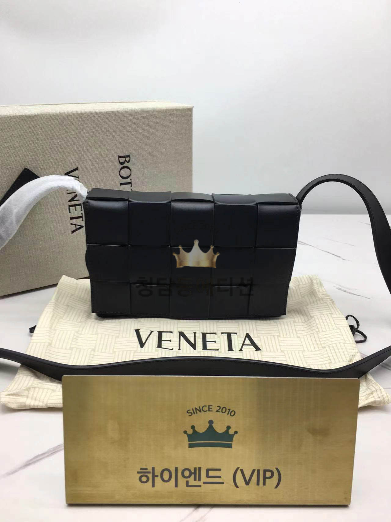 보테가베네타 카세트백 (안감 스웨이드 패러킷 컬러) (삼각 트라이앵글 메탈)