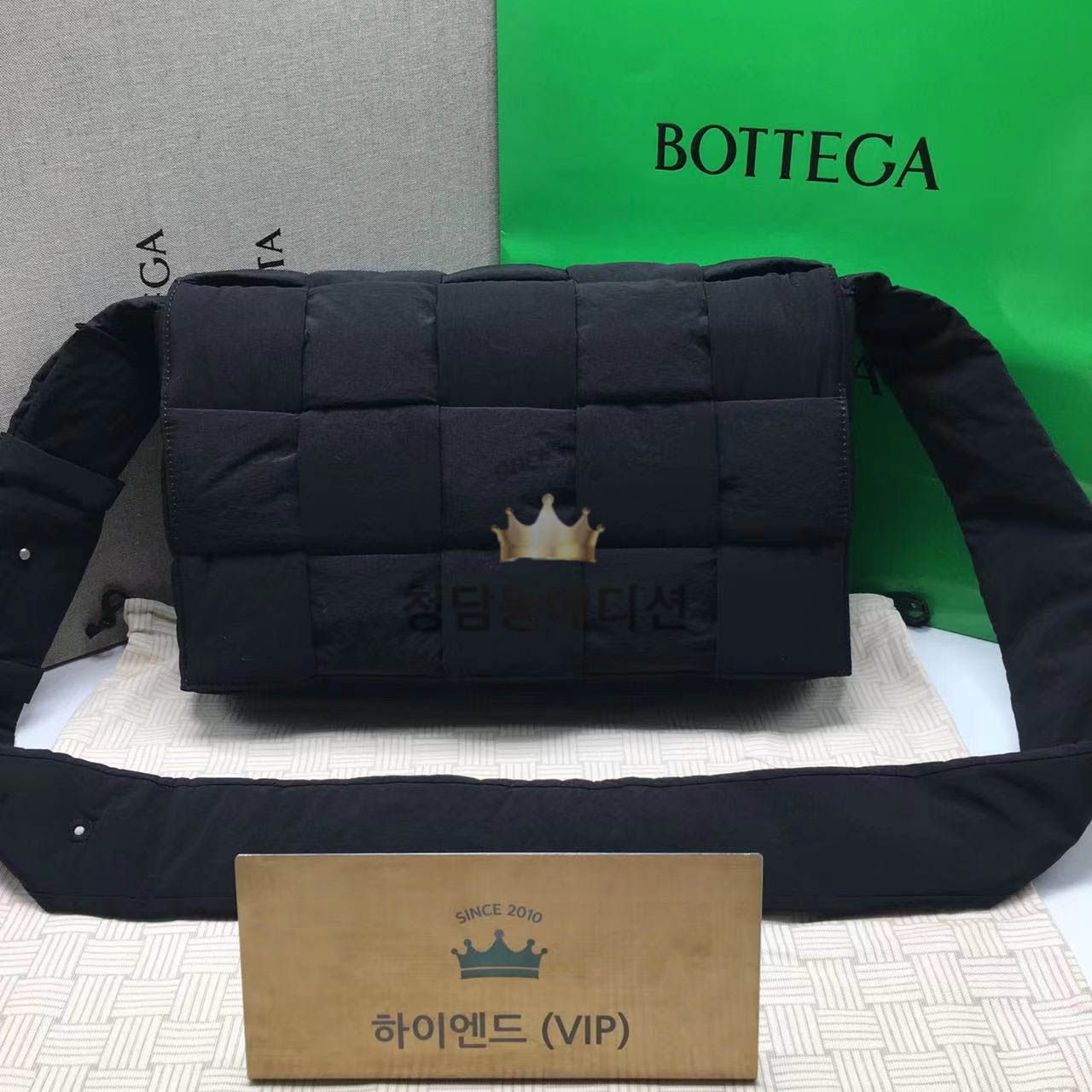 보테가베네타 패딩 테크 카세트백 라지